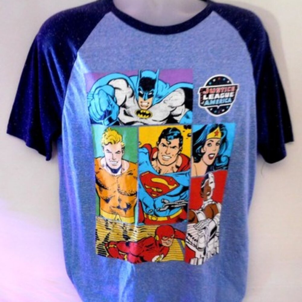 DC Comics - Justice League Of America T-Shirt - Large!
